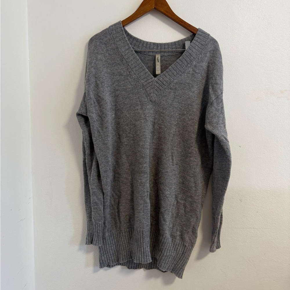 Athleta grey wool v-neck sweater size small